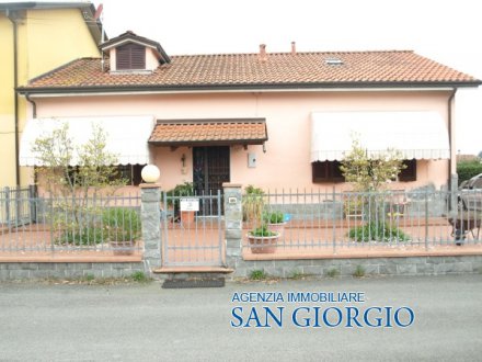 Santo Stefano loc ponzano in bella zona residenziale Villetta semindipendente con terreno recintato.