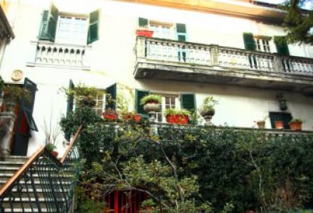 Sarzana centro storico splendida dimora con giardino privato e garage